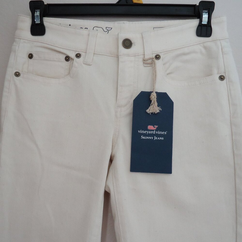 NWT. SIZE 0. Vineyard Vines raw hem skinny jeans.